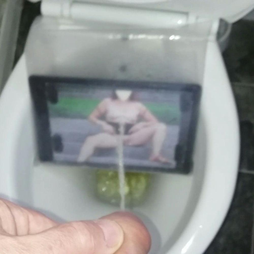25P Lionx68 piss tribute photos