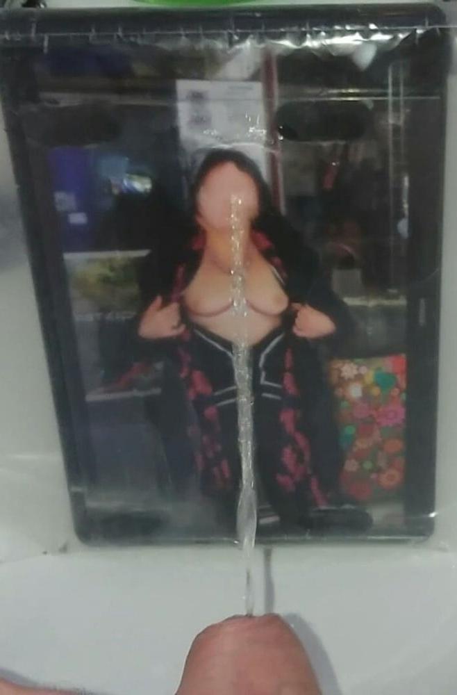 25P Lionx68 piss tribute photos