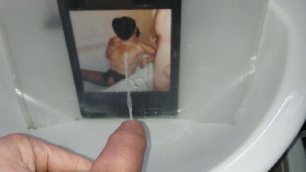 25P Lionx68 piss tribute photos