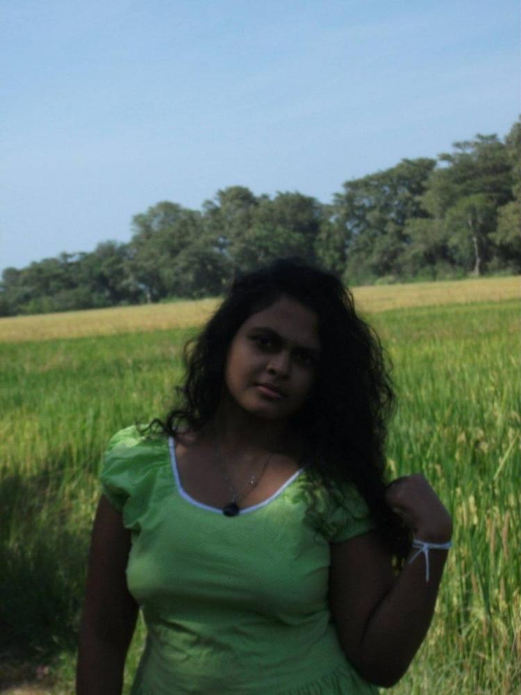 15P Sri Lanka Girl 9
