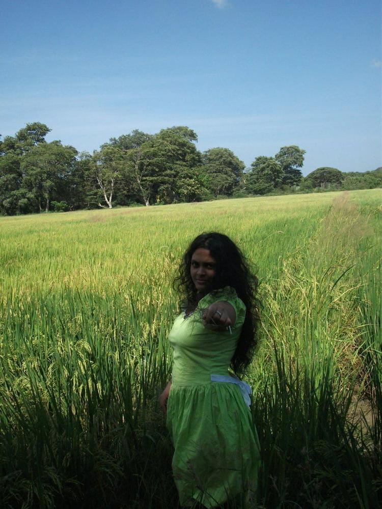 15P Sri Lanka Girl 9