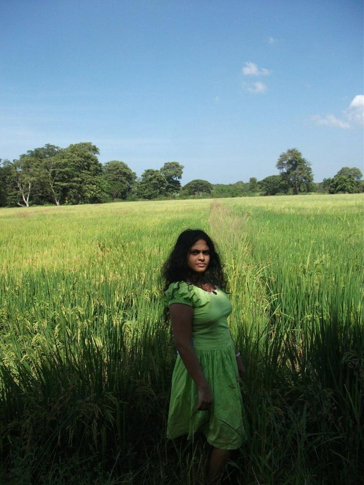 15P Sri Lanka Girl 9