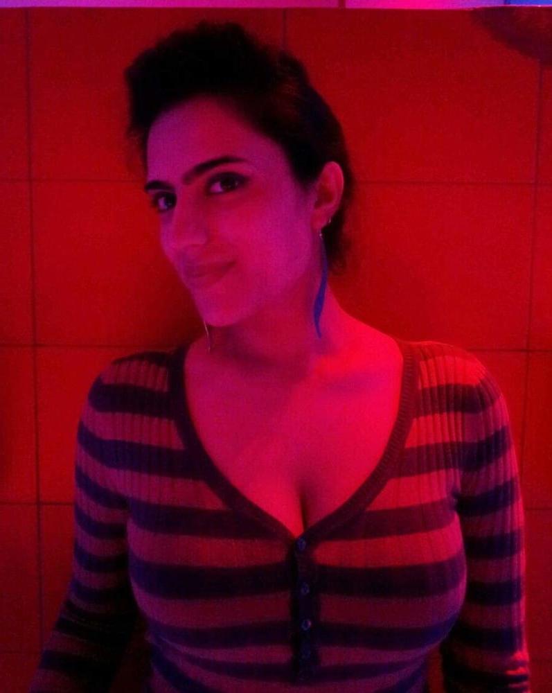 25P Pia Chauhan Randi