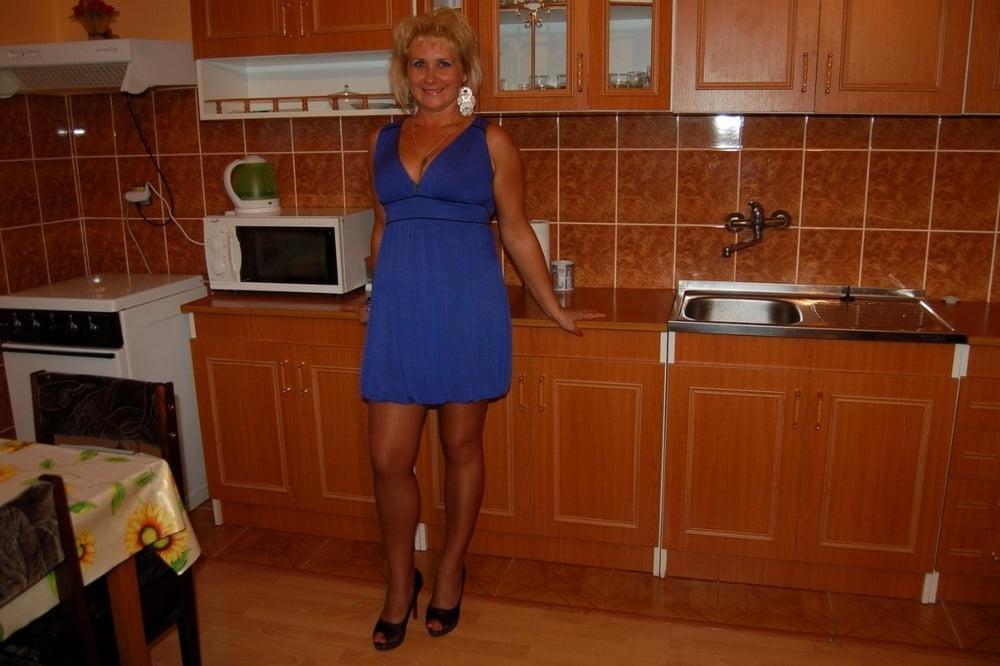 9P blonde mature