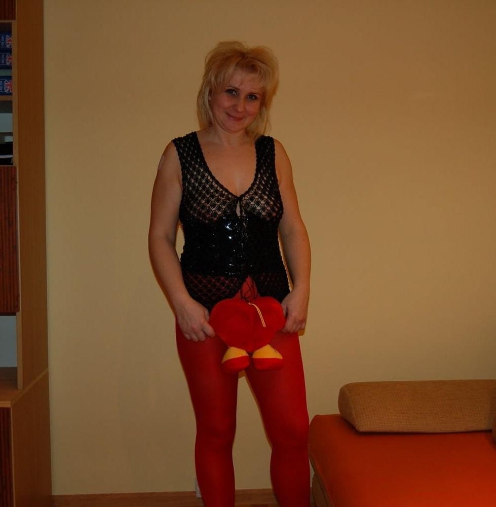 9P blonde mature