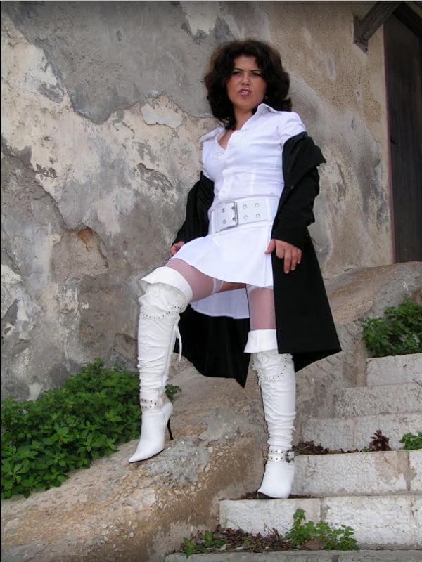 25P MATURE SLUTS WEAR STOCKING 23