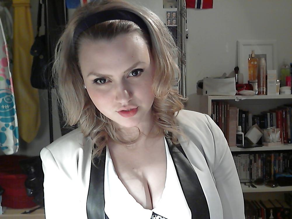 19P Pale English Chick