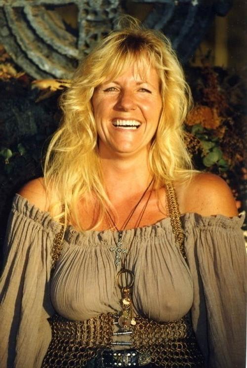 25P COLD SHOULDER TOPS ON MATURE WOMEN 102