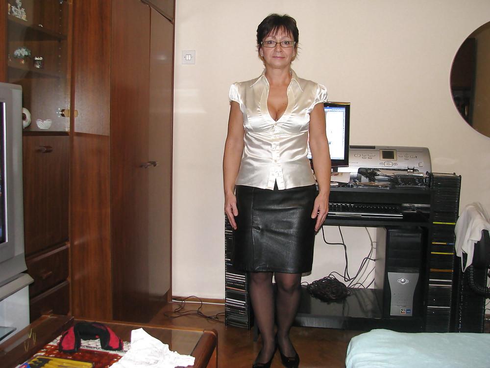 16P Wife Stripping For Hubby