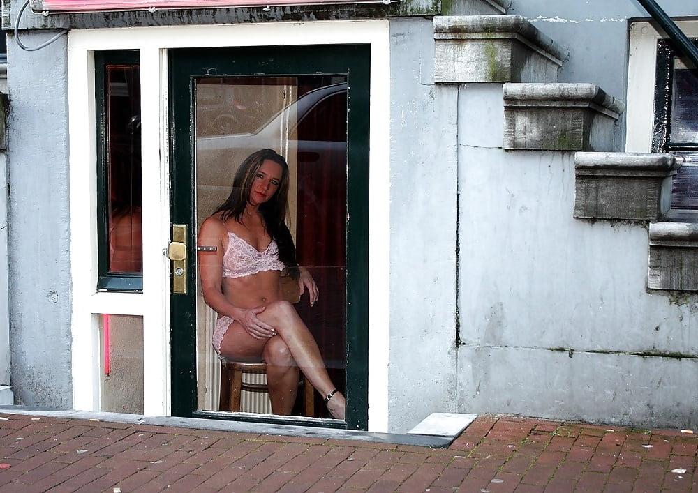 25P ESCORTS AND STREET HOOKERS 54