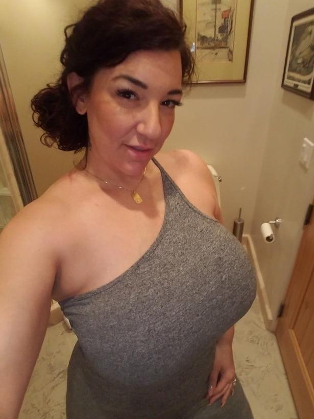 12P Beautiful and erotic woman 32