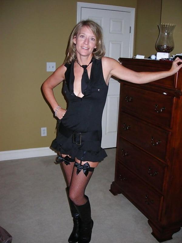 25P MATURE SLUTS WEAR STOCKINGS 20