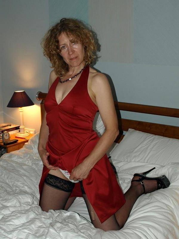 25P MATURE SLUTS WEAR STOCKINGS 20