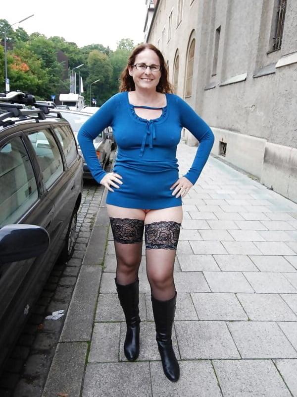 25P MATURE SLUTS WEAR STOCKINGS 20