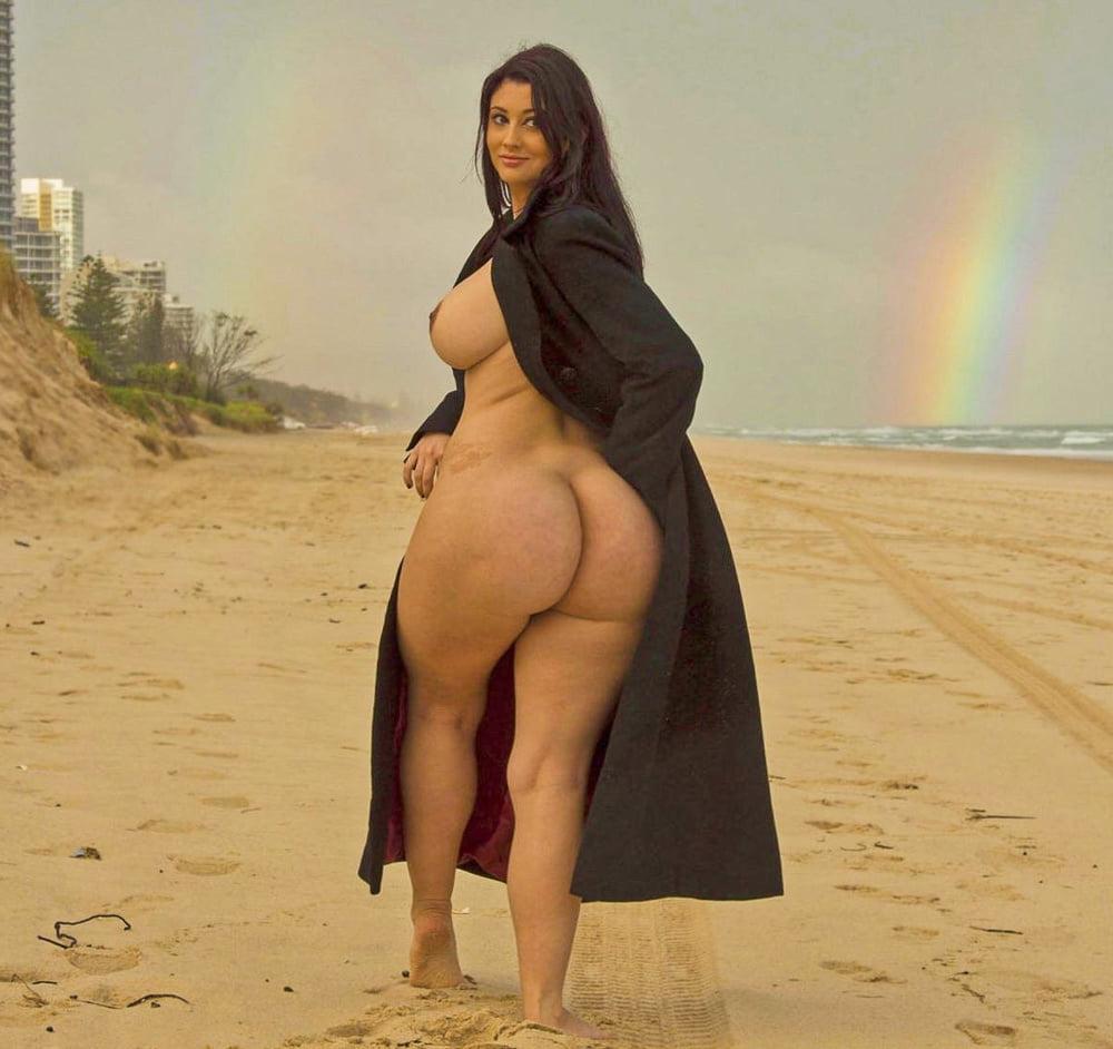 10P BIG BOOTY FEMALE'S WITH DIRTY ASSHOLES