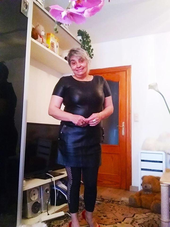25P 45+ Mature woman