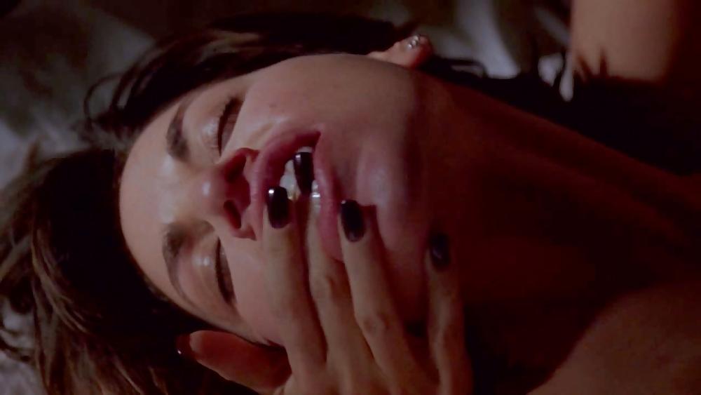 25P Gina Gershon Ultimate Nude Collection