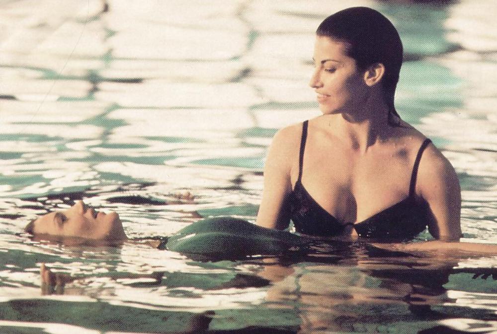 25P Gina Gershon Ultimate Nude Collection
