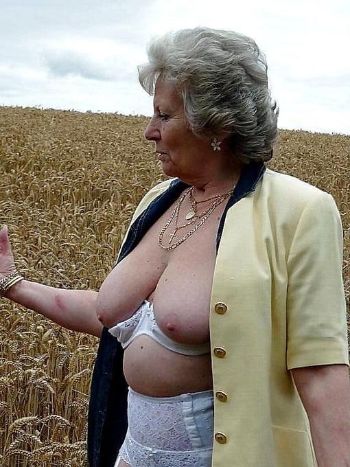 25P Mature and Gilfs 04