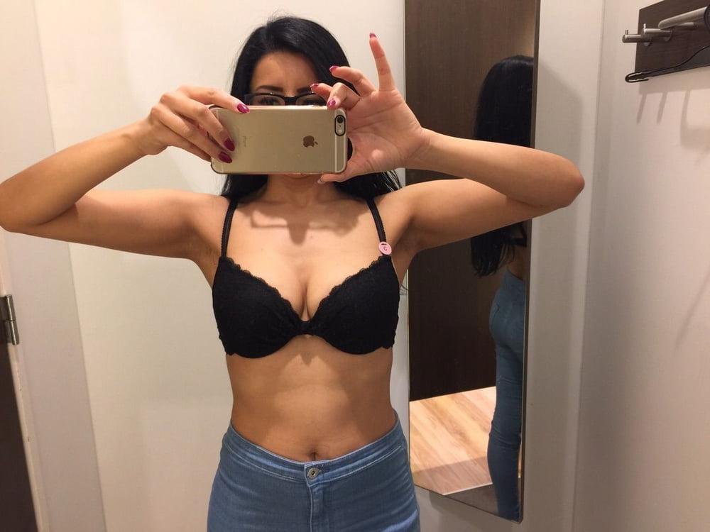 25P Big boobs selfie
