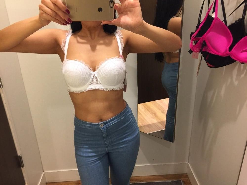 25P Big boobs selfie