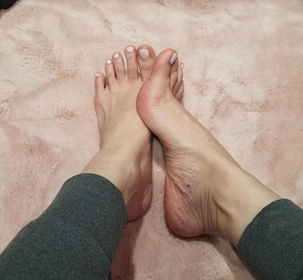 25P For Fans to Cum on  FEET