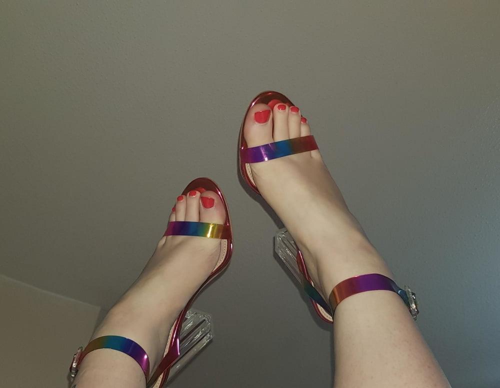 25P For Fans to Cum on  FEET