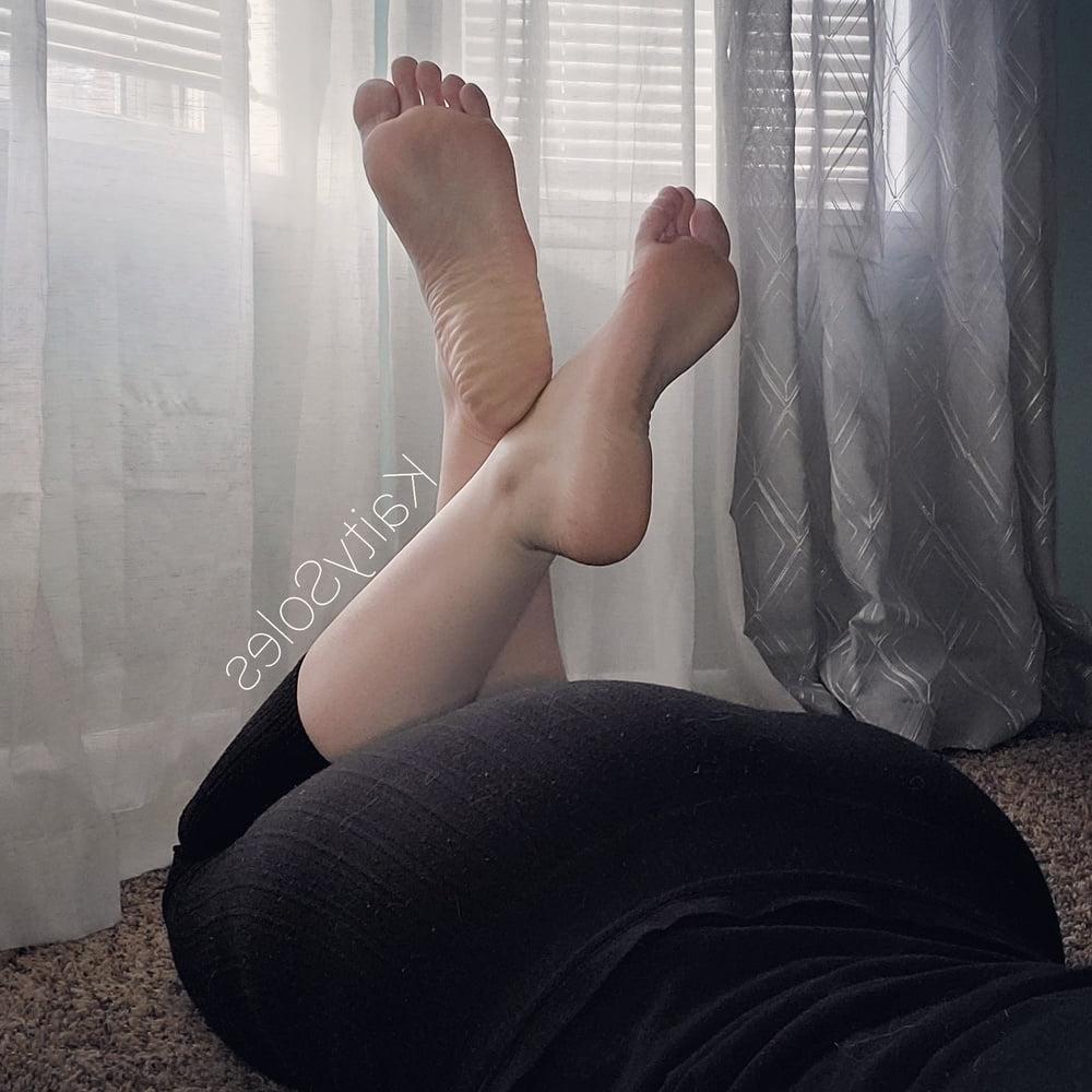 25P For Fans to Cum on  FEET