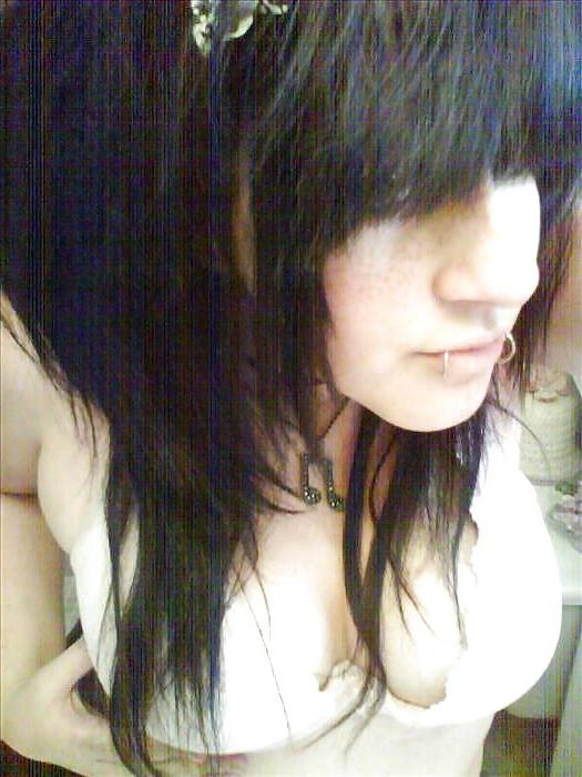 25P HOT EMO VI