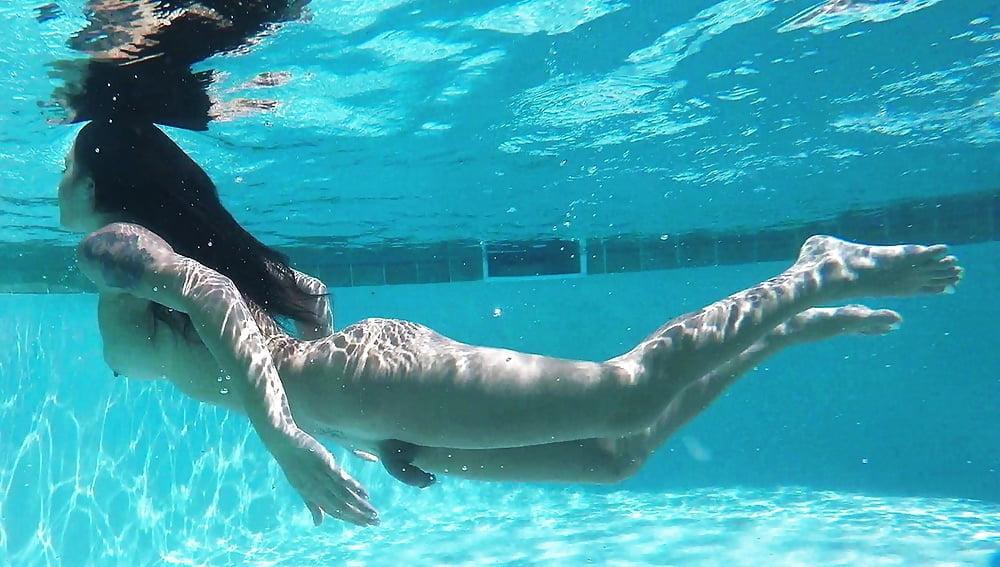 25P Swinger Pool Party #60