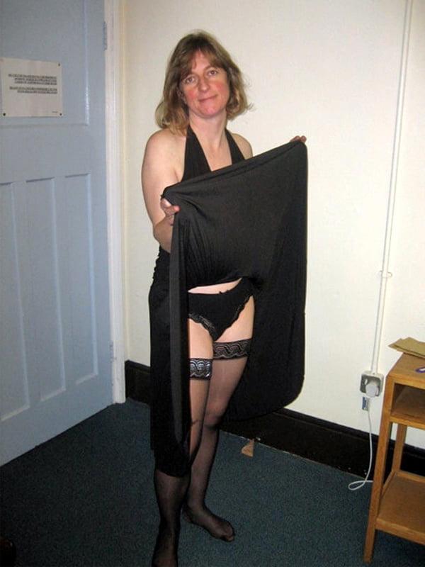 25P MATURE SLUTS WEAR STOCKINGS 19