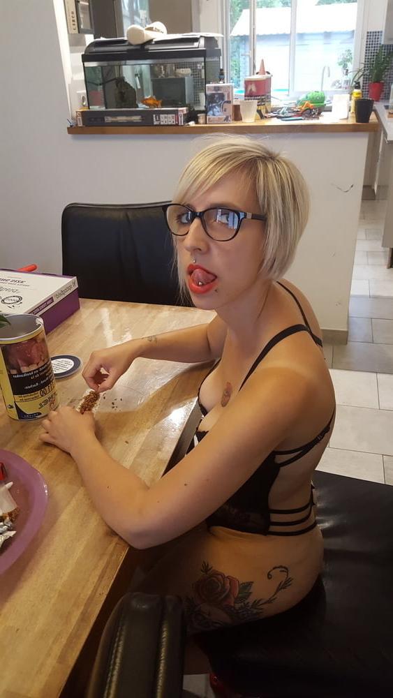 25P Blonde MILF MOM 4U Slut Mass Favs Your Mom Exposed