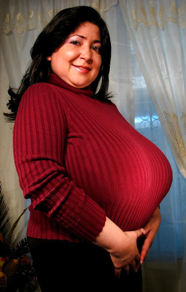 25P Big boobs in tight tops 2