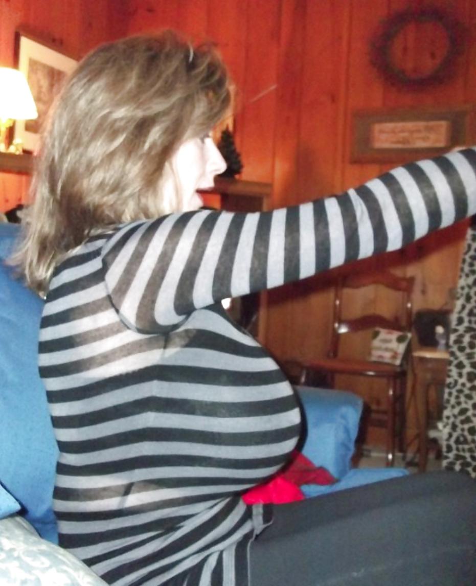25P Big boobs in tight tops 2