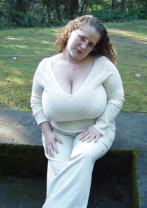25P Big boobs in tight tops 2