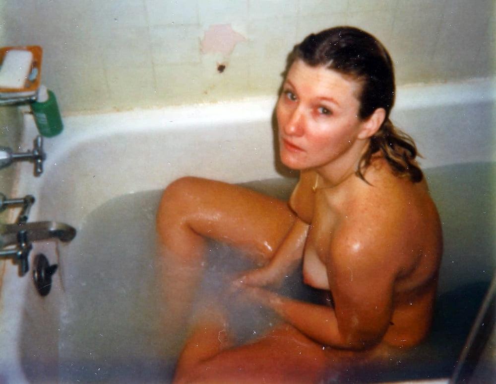 25P Erotic Bathtub Babes - Session 14