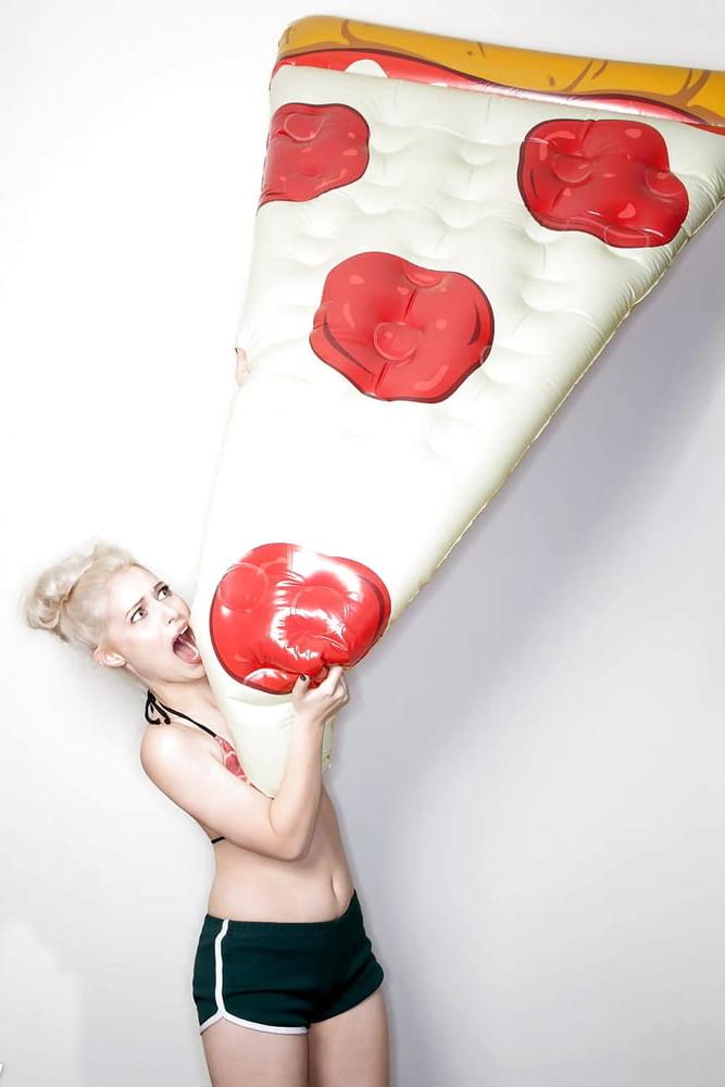 25P Who Wants a Pizza That? 6