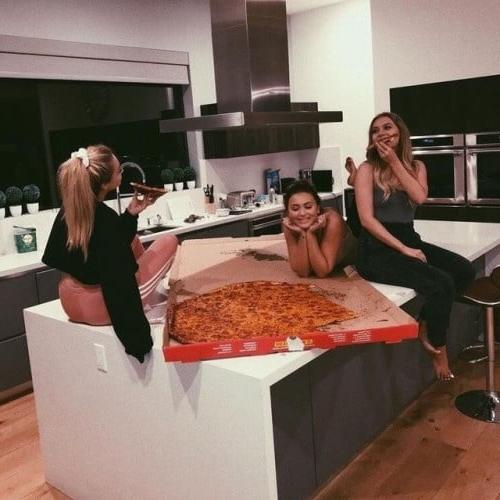 25P Who Wants a Pizza That? 6