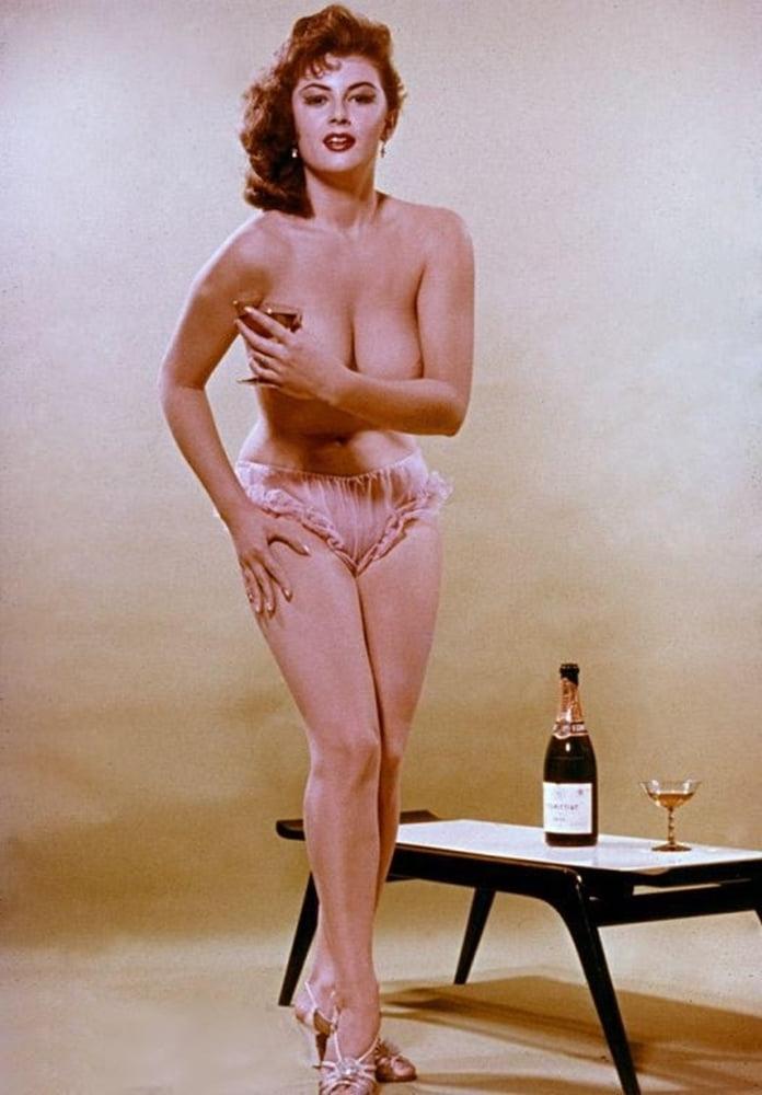 13P Janas Erotic Vintagehouse 255