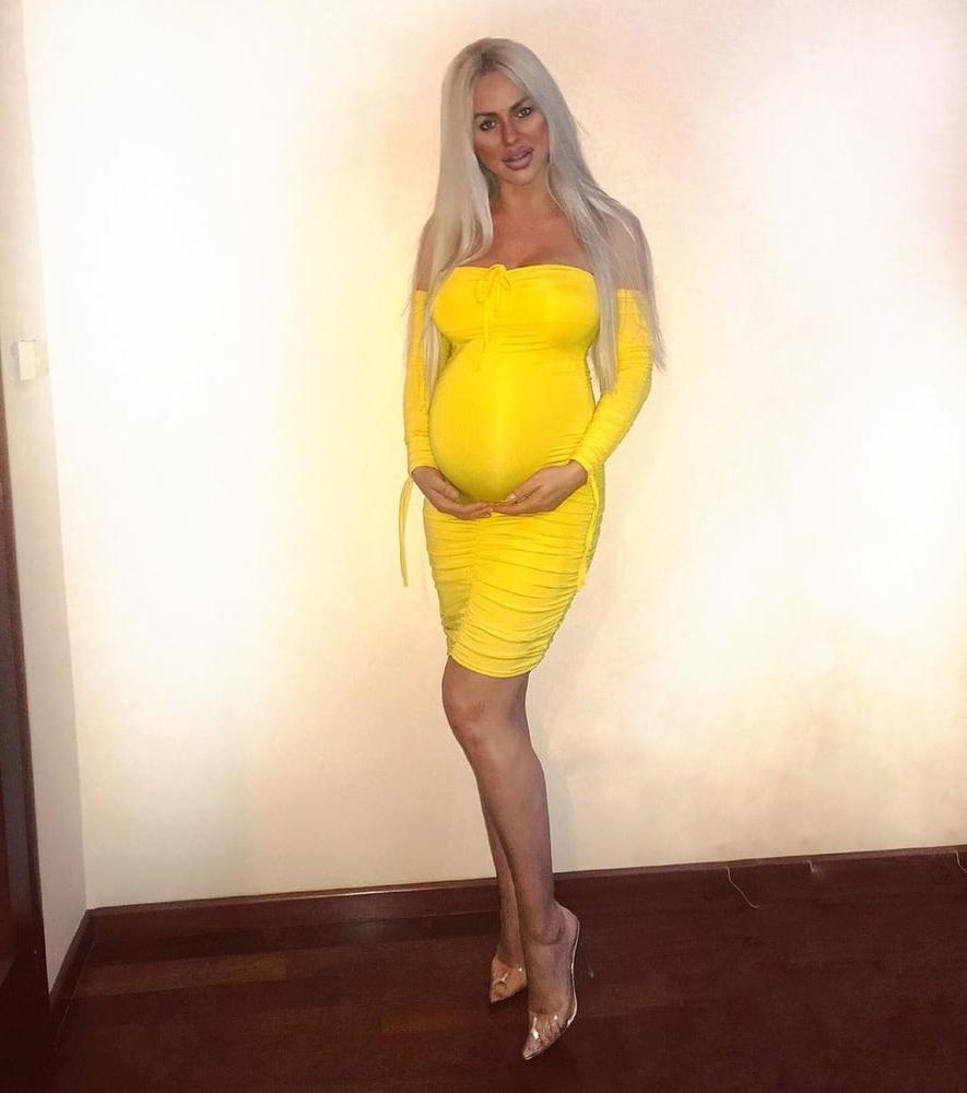 25P Hot mom preggo Vanja  with great body