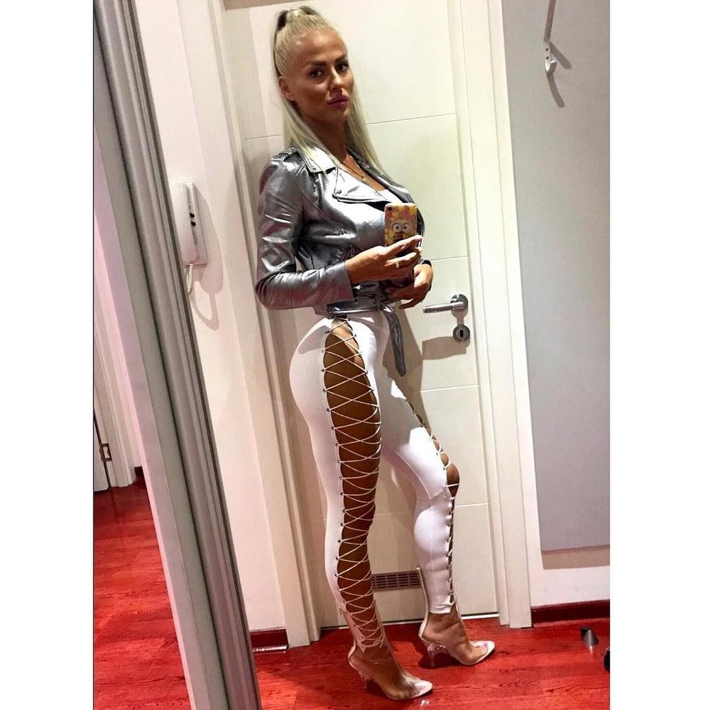 25P Hot mom preggo Vanja  with great body