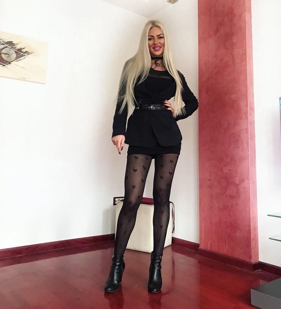 25P Hot mom preggo Vanja  with great body