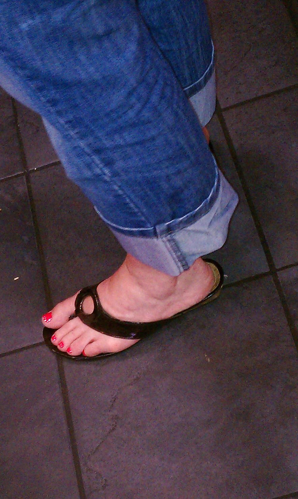 6P Spy cam feet