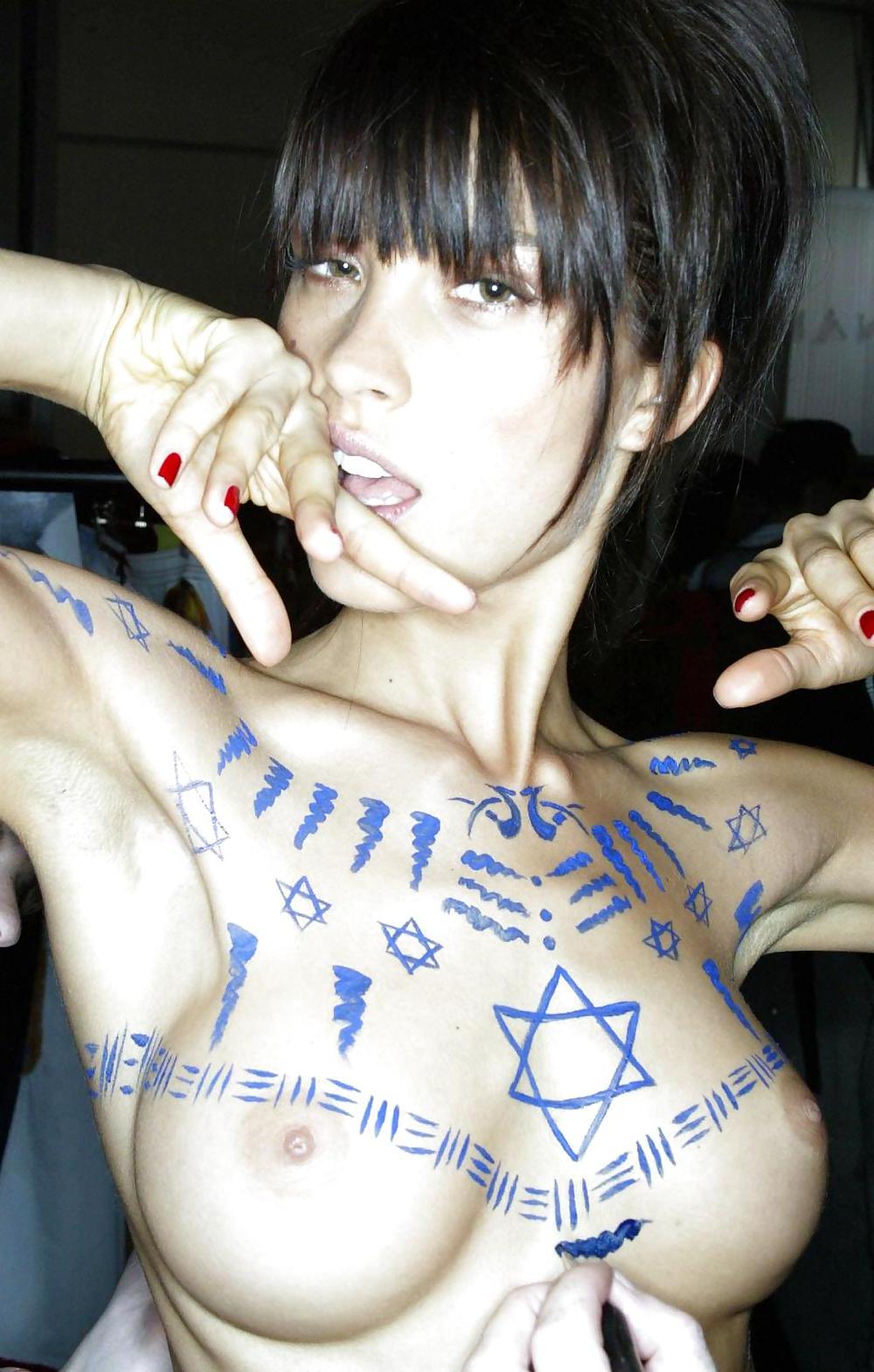 25P Backstage at a Fashionshow