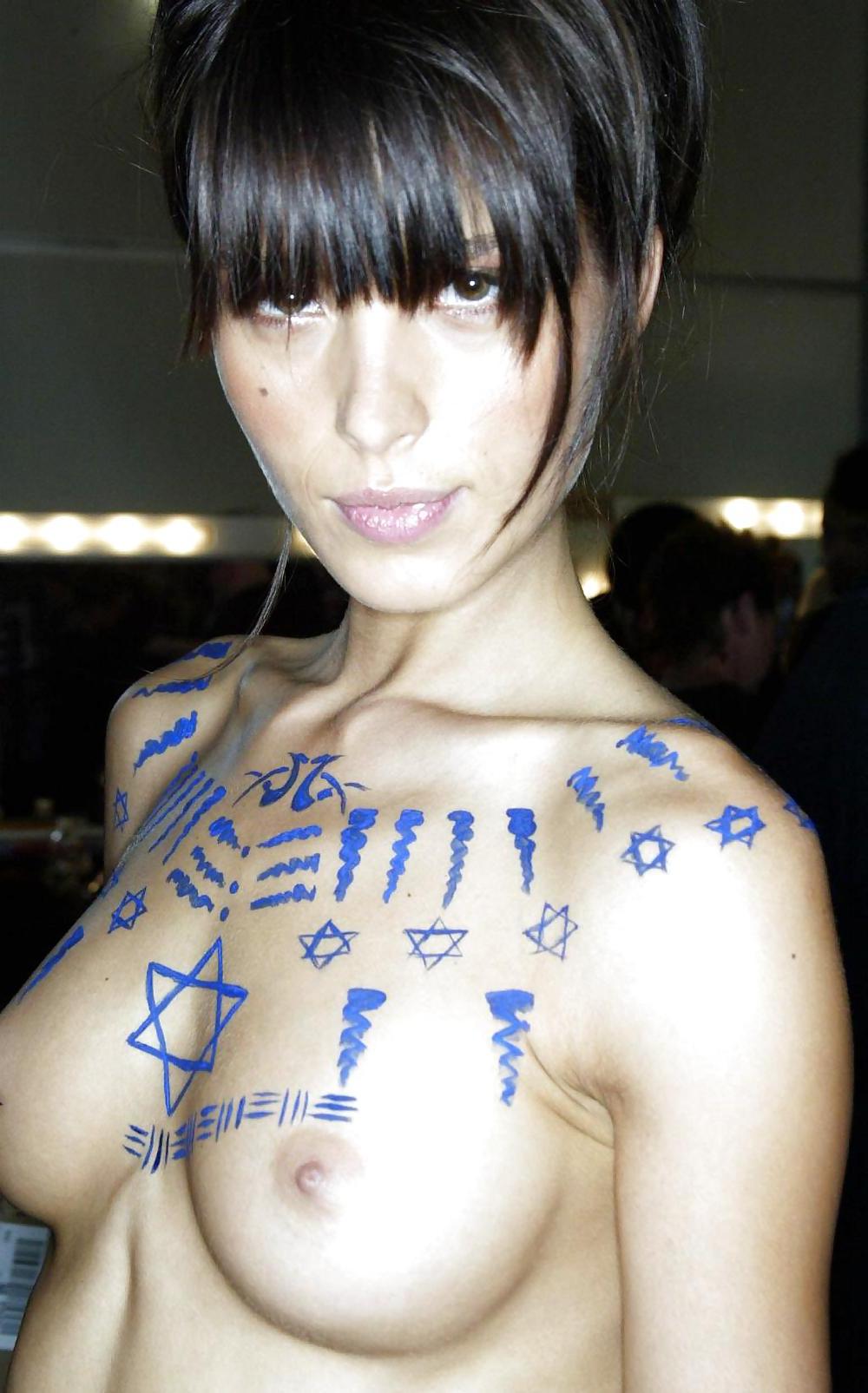 25P Backstage at a Fashionshow