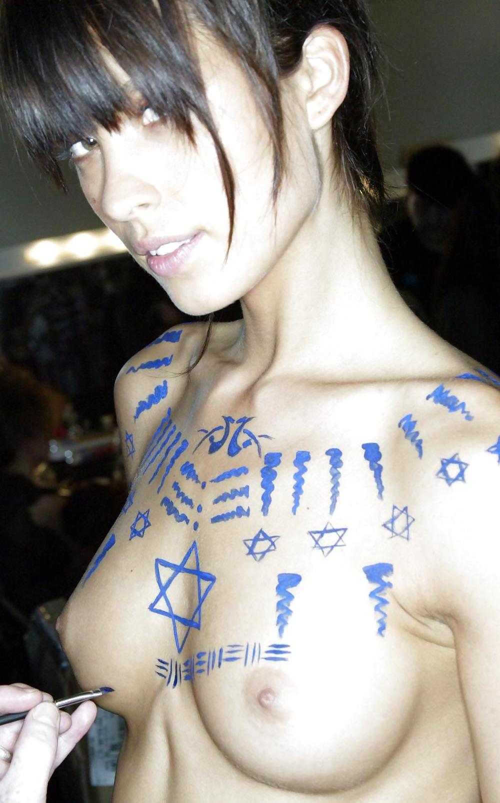 25P Backstage at a Fashionshow