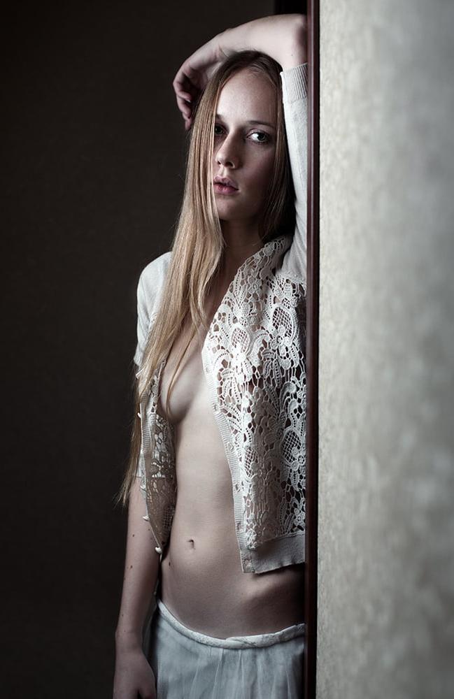 25P Deliciously Erotic White Goddesses-6