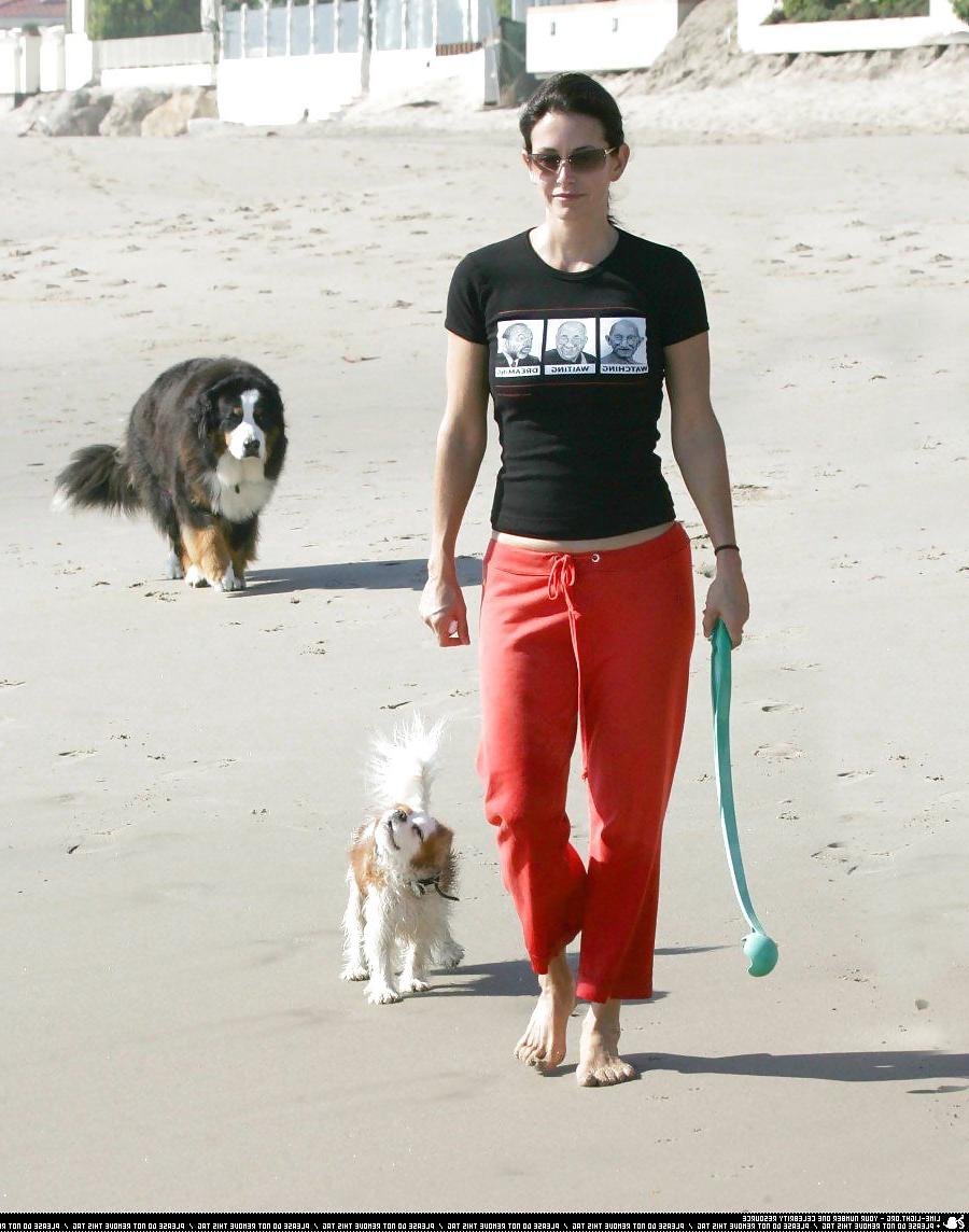 25P Courteney Cox Foot Pics
