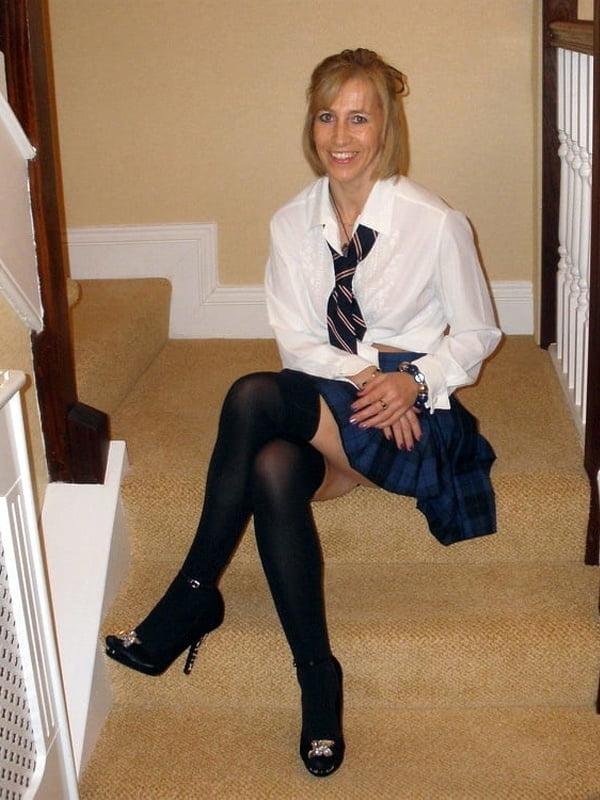 25P MATURE SLUTS WEAR STOCKINGS 17
