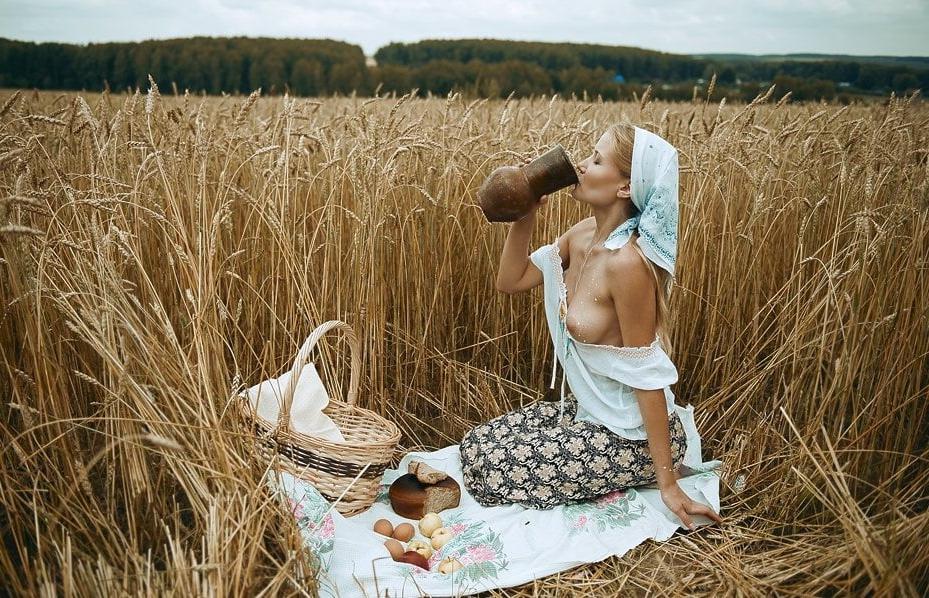 25P Deliciously Erotic White Women-7